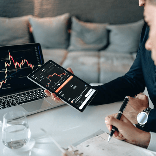 Dewomlex Krypto-Investment-Experten-Team